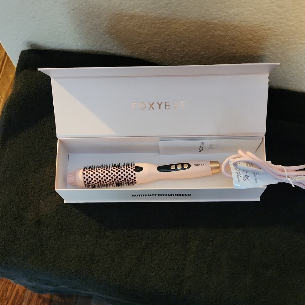 FoxyBae Pink Hot Round Brush